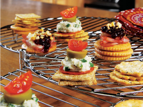 Pizza-Topped Crackers