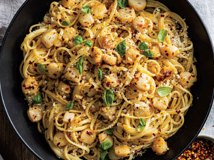 Spicy Lemon-Basil Linguine with Bay Scallops